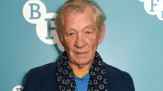 Ian McKellen Issues Statement on Recovery After Falling Off Stage – MASHAHER