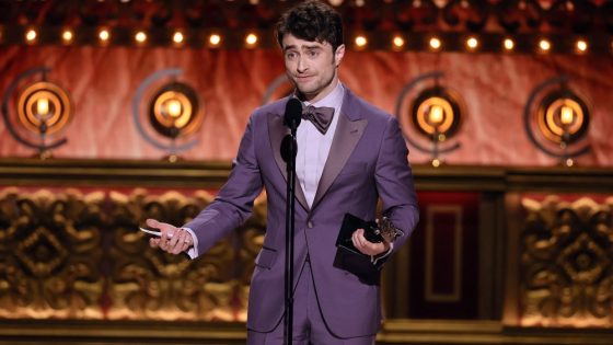 Daniel Radcliffe Wins First Tony Award for ‘Merrily We Roll Along’ – MASHAHER