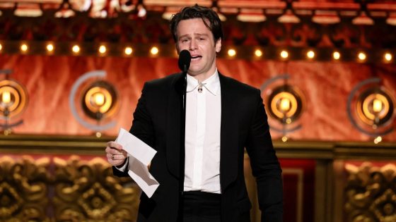 Jonathan Groff Cries Winning First Tony Award – MASHAHER