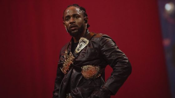 Kendrick Lamar Unveils New Verse in Drake Diss ‘Euphoria’ at ‘Pop Out’ – MASHAHER