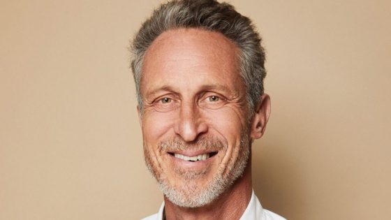 Dr. Mark Hyman Signs With WME – MASHAHER