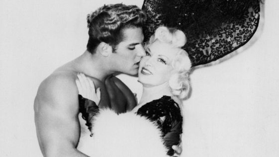 ’30s sex symbol Mae West had ‘passionate affair’ with man 40 years younger: book – MASHAHER