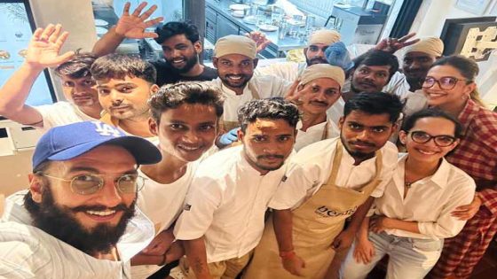 Ranveer Singh and Deepika Padukone share selfie with the staff of a Mumbai café after they step out on a dinner date : Bollywood News – MASHAHER