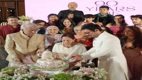 INSIDE PICS: Aamir Khan, Kiran Rao, Reena Dutta, Ira Khan, Asha Parekh celebrate 90th birthday bash for Zeenat Hussain 90 : Bollywood News – MASHAHER