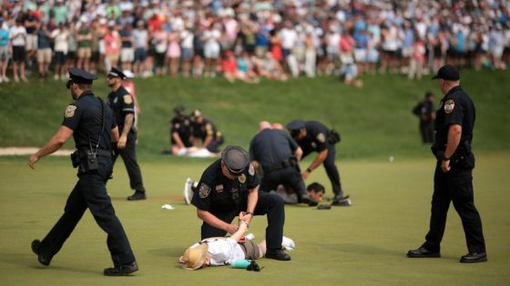 Protesters disrupt Travelers final round with last group on 18 green – MASHAHER