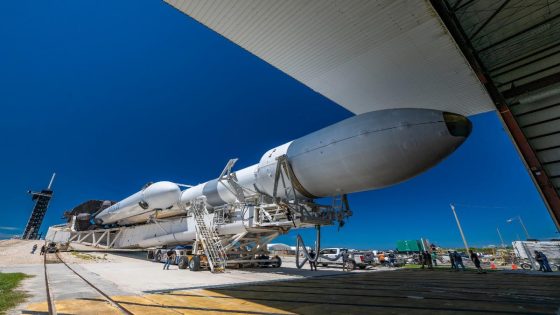 SpaceX rolls Falcon Heavy rocket out to pad for GOES-U weather satellite launch (photos) – MASHAHER