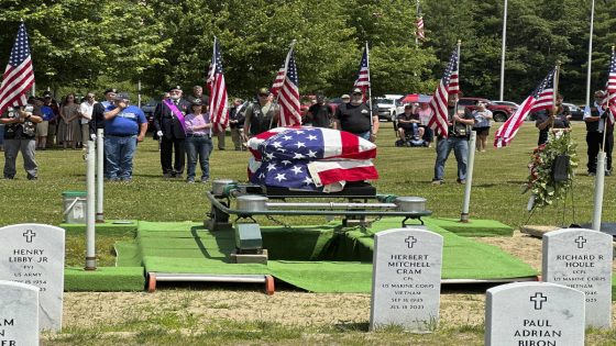 A US veteran died at a nursing home, abandoned. Hundreds of strangers came to say goodbye – MASHAHER