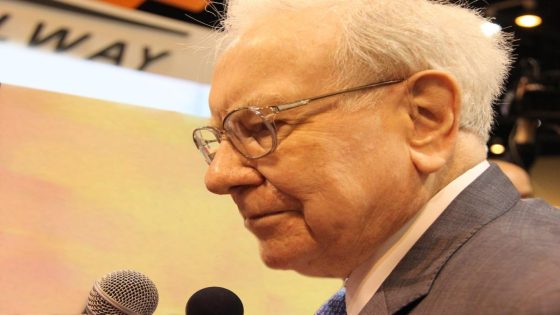 Warren Buffett Is Worth $138 Billion. Here’s How Big His Social Security Check Likely Is. – MASHAHER