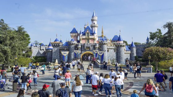 Disneyland Resort employee dies after golf cart mishap – MASHAHER