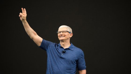 Apple stock surges to record high after AI announcements – MASHAHER