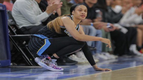 Chicago Sky players report harassment at team hotel after Chennedy Carter’s hard foul on Caitlin Clark – MASHAHER