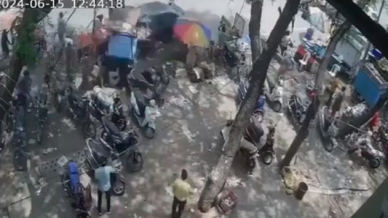 Nagpur car crash CCTV video: Speeding car rams pedestrians, roadside stalls in Nagpur, 5 injured – MASHAHER