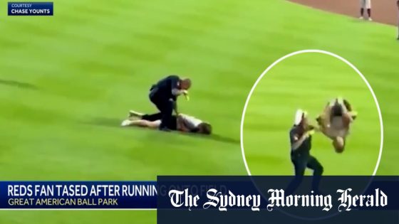 Baseball fan Tasered after invading pitch – MASHAHER