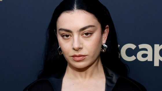 Charli XCX Brings Out Robyn and Romy for Glastonbury DJ Set – MASHAHER