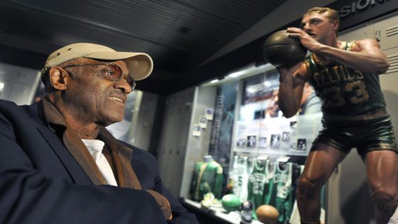 Chet Walker, a Hall of Famer who sued the NBA, dies at 84 – MASHAHER