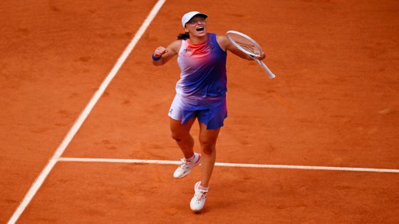 French Open final: Iga Świątek defeats Jasmine Paolini for her third straight title at Roland Garros – MASHAHER