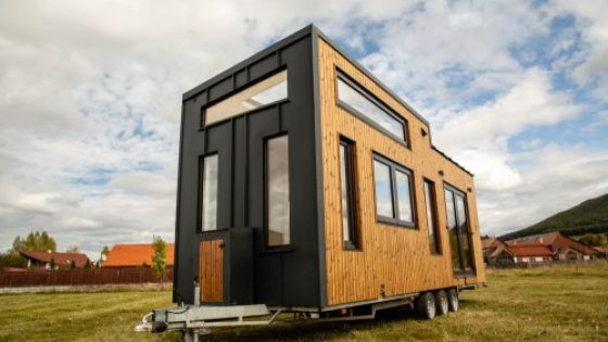 Florida Man Builds 10-Foot-Wide Tiny Home To Spite Neighbors, Then Lists It For $600,000 – MASHAHER