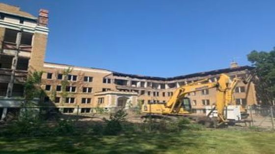 Demolition begins on historic 100-year-old building turned eyesore in Dayton – MASHAHER