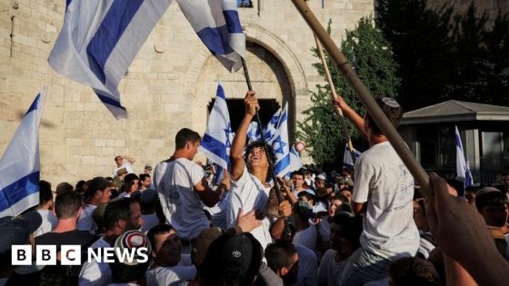 Israeli nationalists march through Old City – MASHAHER