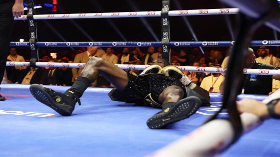 Video: Zhilei Zhang brutally knocks out Deontay Wilder at 5 vs. 5: Queensberry vs. Matchroom – MASHAHER