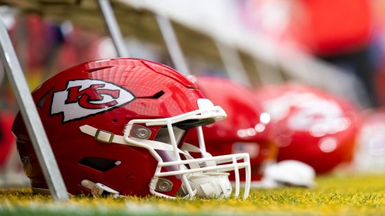 Chiefs DE BJ Thompson reportedly ‘awake and responsive’ after cardiac arrest – MASHAHER