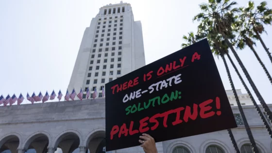 Anti-Israel demonstrators set up encampment outside Los Angeles City Hall – MASHAHER