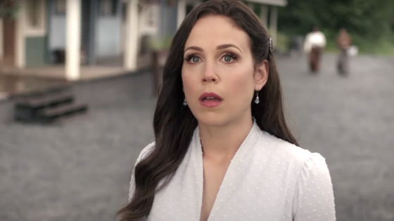 When Calls The Heart’s Erin Krakow Keeps Getting Asked About Co-Star Mamie Laverock’s Harrowing 5-Story Fall: ‘She’s Such A Great Girl’ – MASHAHER