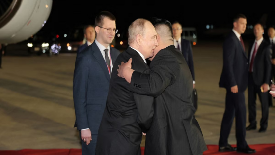 Vladimir Putin embraces Kim Jong Un and thanks his ‘unwavering support’ after Russia’s failure in Ukraine – MASHAHER