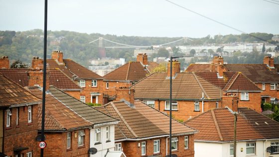 Labour vows to end rental ‘bidding wars’ – but campaigners say plans only ‘tinker at the edges’ | Politics News – MASHAHER