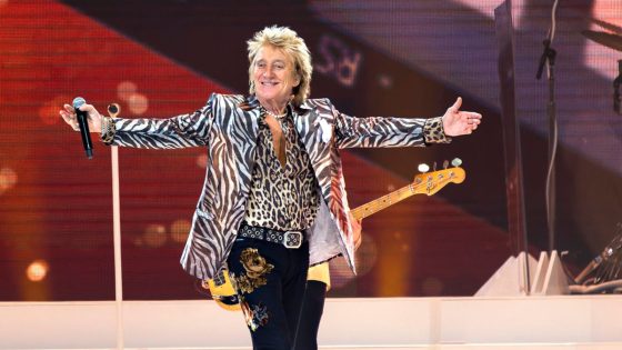 Sir Rod Stewart defends support for Ukraine after being ‘booed’ by German crowd | Ents & Arts News – MASHAHER