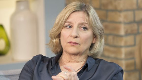 Bury: Statue of comedian Victoria Wood knocked over in late-night taxi collision | UK News – MASHAHER