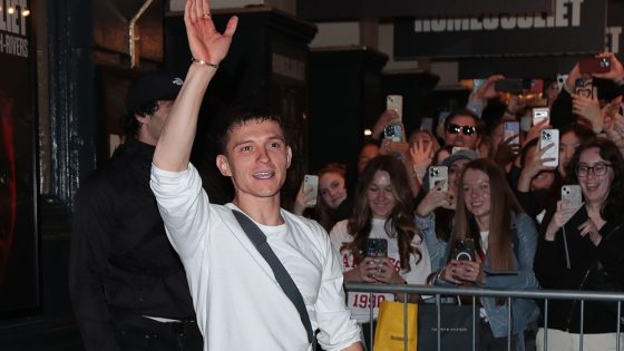 Tom Holland’s ‘Romeo & Juliet’ Brings Fan Frenzy to London’s West End – MASHAHER