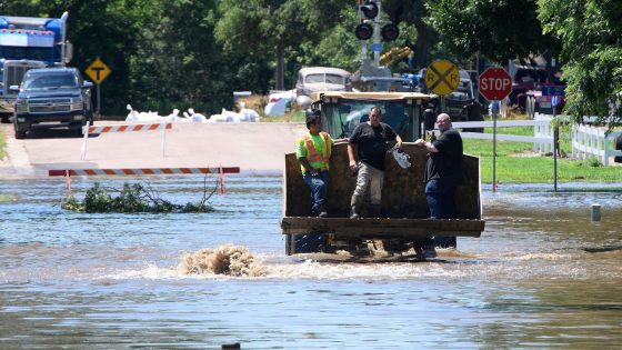 Helicopters scramble to rescue people in flooded Iowa town – MASHAHER