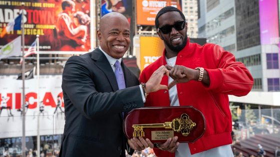 Sean ‘Diddy’ Combs returns key to New York City in response to video of him attacking singer Cassie – MASHAHER