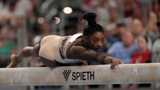 Simone Biles cruises to 9th national title and gives Olympic champ Sunisa Lee a boost along the way – MASHAHER