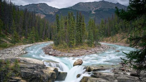 Canadians mourn as Jasper, jewel of the Rockies, burns – MASHAHER