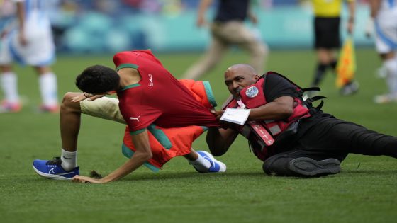 Paris Olympics 2024: Argentina-Morocco match featured pitch invasion, 15 minutes of injury time, late equalizer overturned by VAR – MASHAHER