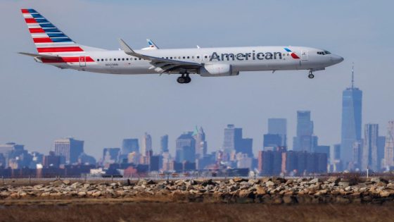 American Airlines flight had to make emergency landing after man exposed himself and urinated in aisle, authorities say – MASHAHER