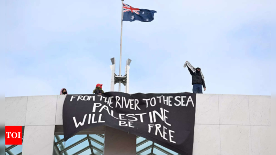 Australia’S Parliament House: Pro-Palestine supporters climb roof of Australia’s Parliament House – MASHAHER