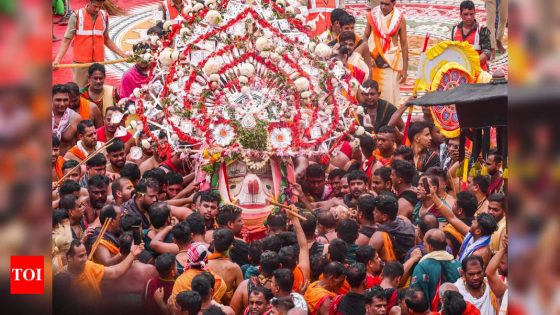 Puri Rath Yatra: Lord Balabhadra idol falls on servitors, 9 injured | India News – MASHAHER