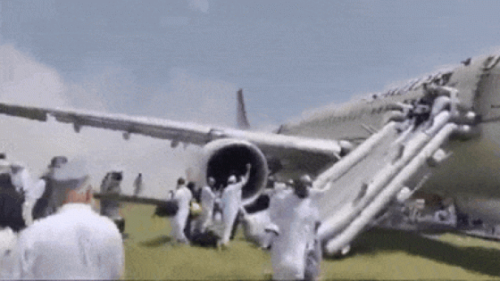 Saudi Airlines with 297 aboard catches fire, emergency landing at Peshawar Airport – MASHAHER