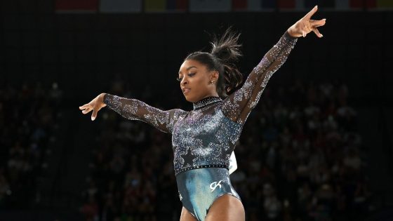 Simone Biles manages leg discomfort to lead U.S. in qualifying – MASHAHER