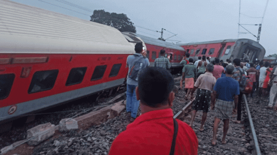 Howrah-Mumbai Mail derails in Jharkhand after colliding with goods train near Rajkharsawan; 6 injured | India News – MASHAHER