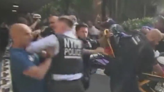 Man arrested in Manhattan woman’s death pulled from angry crowd by NYPD officers – MASHAHER