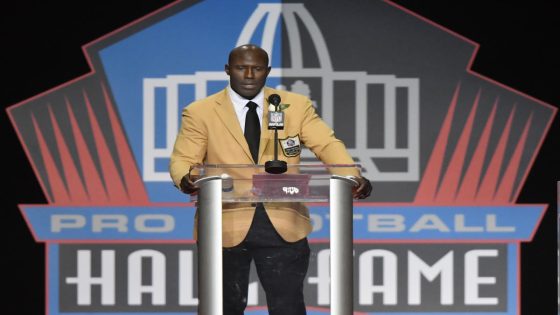 NFL Hall of Famer says he was unjustly handcuffed and ‘humiliated’ on a flight – MASHAHER