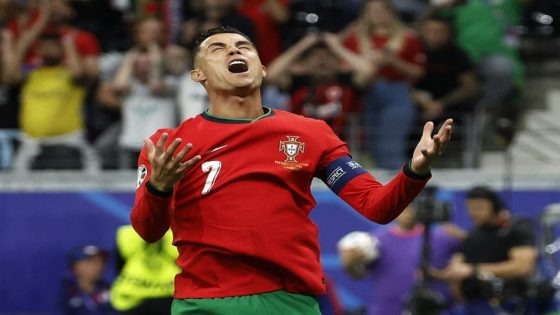 Football: Soccer-Tearful Ronaldo a frustrated great battling with Father Time – MASHAHER