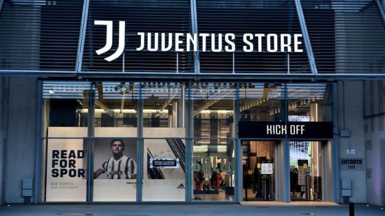 Football: Soccer-Juventus unveil new home kit without main sponsor in place – MASHAHER