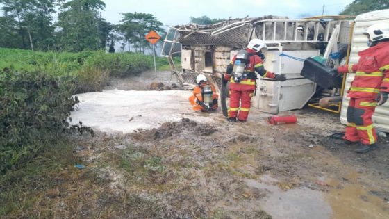 Firemen clear up chemical spill on remote Tawau road – MASHAHER