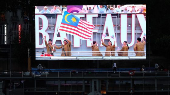 Other Sports: Malaysia led by Bertrand, Shazrin dazzle in unique Paris Olympics opening ceremony – MASHAHER