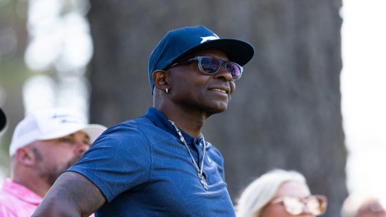 Jerry Rice confronts reporters at celebrity golf tournament, threatening violence against them – MASHAHER